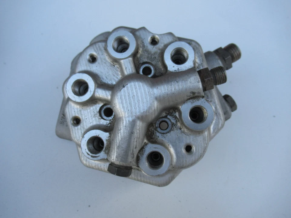 Mercedes Benz 300SL 300CE 3.0L Fuel Distributor 0438101044 - Imagem 1 de 4