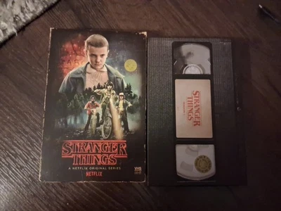 STRANGER THINGS SEASON 1 COLLECTOR'S EDITION BLU-RAY DVD DISC BOX SET - Image 1 of 4