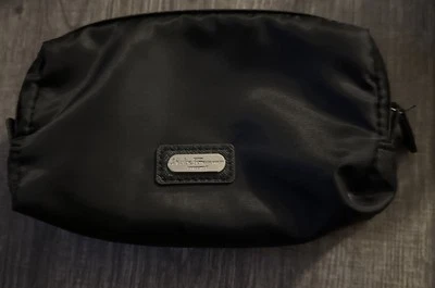 Salvatore Ferragamo Bolsa de Aseo de Viaje Estuche de Maquillaje Perfumes Arabia Saudita Negocios Foto 1 de 4