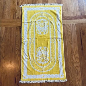 Vintage Fieldcrest Yellow Sculpted Floral Bath Towel Fringe Retro MCM USA 24x46 - Picture 1 of 4