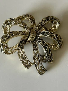 Vintage GOLD LARGE OPEN WORK RIBBON BOW Pin BROOCH, Dimensional, - Picture 1 of 5