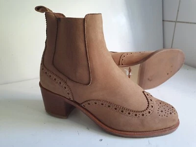 RUSSELL & BROMLEY UK 3.5 EU 36.5 WOMENS BEIGE LEATHER FLAT LOW HEELS ANKLE BOOTS - Image 1 of 4