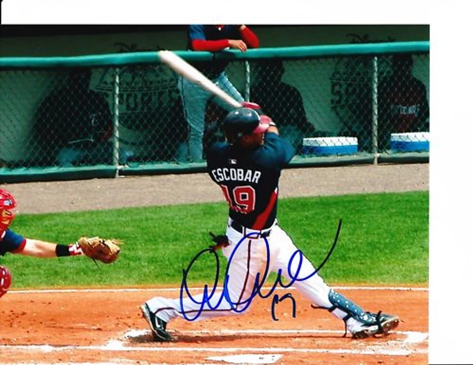 ATLANTA BRAVES YUNEL ESCOBAR FIRMADO BATEO 8X10 Foto 1 de 1