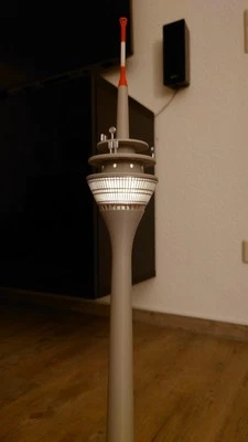 Deutschland Düsseldorfer Rheinturm Fernsehturm 3D LED Beleuchtung - Bild 1 von 4