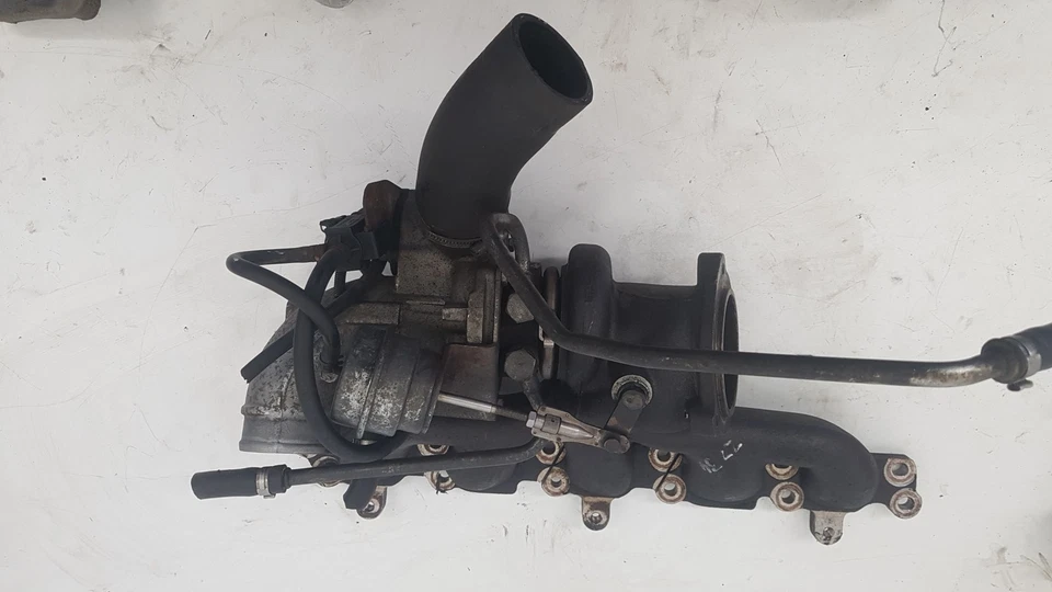 CARGADOR TURBO Y COLECTOR VOLVO V50 C30 S40 2.5 T5 2004-07 30757112 12 MESES CON GARANTÍA Foto 1 de 4