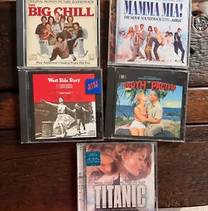 CD MAMMA MIA WEST SIDE STORY SOUTH PACIFIC TITANIC BIG CHILL SOUNDTRACKS 5 DISCS - Imagen 1 de 2
