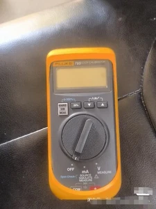 FLUKE 705 SORGENTE CALIBRATORE AD ANELLO SIMULAZIONE O MISURA USATA// - Foto 1 di 4