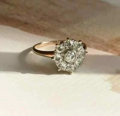 Anillo de compromiso de oro amarillo de 14 quilates con diamantes de corte redondo de 2,00 quilates FN en racimo Foto 1 de 4