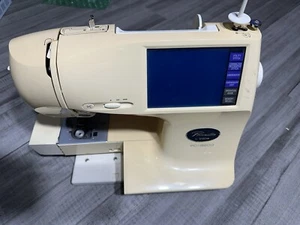Máquina de bordar Brother Pacesetter PC-8200 para piezas o reparación sin pedal - Imagen 1 de 2