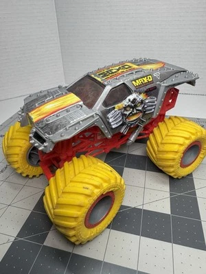 Monster Jam Truck MAX-D MAXIMUM DESTRUCTION 1:24 Series 18 - Collector Die Cast - Image 1 of 4