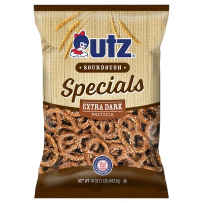 Paquete de 2 pretzels de masa madre Utz pretzels especiales extra oscuros Foto 1 de 4