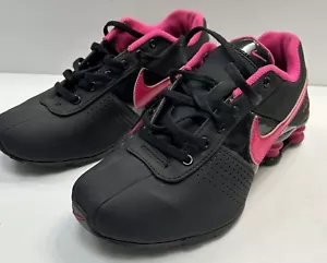 Nike Shox Taglia 5 YOUTH (9.5”L x 3.5 W Soletta) Nero/Rosa 616542-060 Donna Taglia 8 - Foto 1 di 9