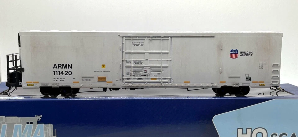 HO BLMA MODELS 52017 TRINITY 64' REEFER UNION PACIFIC ARMN # 111033 WEATHERED - Image 1 of 2