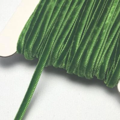 Cinta de terciopelo verde 5 yardas 1/8" 3 mm Foto 1 de 3