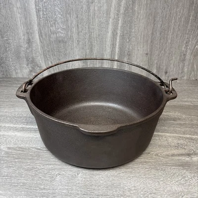 Wagner Ware 5Qt Dutch Oven Cast Iron Pot No Lid Wire Handle Vintage Made In USA - Image 1 of 4