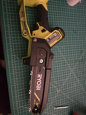 RYOBI ONE+ HP 18V sin escobillas 8 pulgadas Motosierra de poda compacta a batería (solo herramienta) Foto 1 de 3