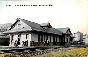 O.W.R. & N Depot Hood River Oregon Postcard - Picture 1 of 2