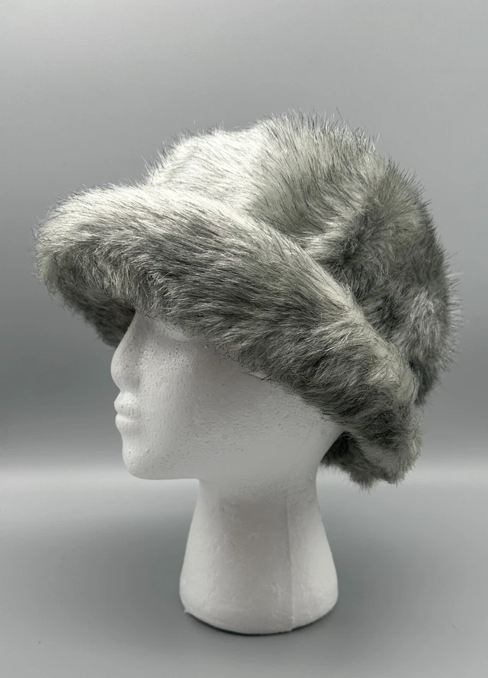 Sombrero cubo vintage de piel sintética hecho en Inglaterra retro boho plateado gorra de invierno Foto 1 de 4