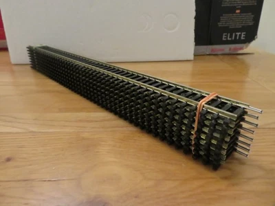 hornby r601  long double straights x 8 used  but in very good condition - Image 1 of 4