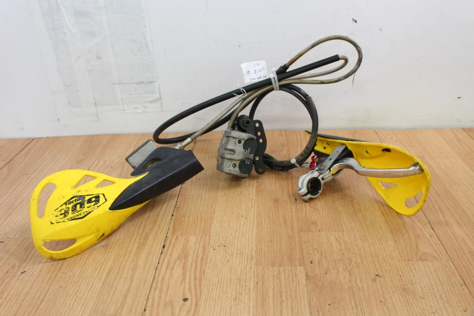 Suzuki RM250 1995 freno delantero cilindro maestro pinza embrague percha guardamanos Foto 1 de 4