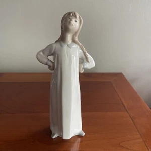 Lladro Girl 4872 - Picture 1 of 5