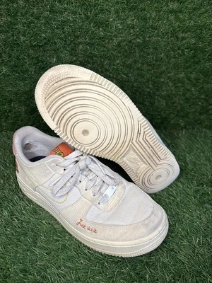 Zapatos para mujer Nike Air Force 1 07 Low Peace Rock n Roll Sail DQ7656-100 talla 8 Foto 1 de 4