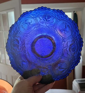 De colección FENTON Azul Carnaval Vidrio PRENSADO FLOR DE LOTO Y DRAGÓN 8-1/2" Cuenco - Imagen 1 de 4