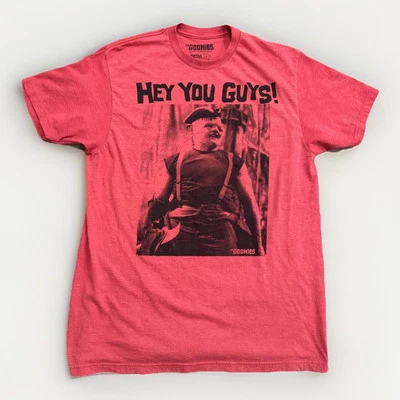 Camiseta The Goonies Adulto Grande Ondulación Junction "Hey You Guys" Rojo Perezoso Foto 1 de 4
