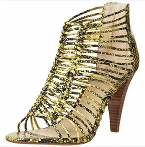 Vince Camuto Alsandra Amarillo Negro Tirantes Piel de Serpiente Enjaulado Botín Tacones Zapatos 8 - Imagen 1 de 6