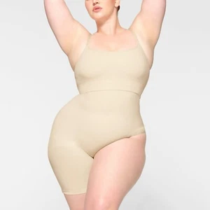 Skims Seamless Sculpt Solution Corto Sinistro Esposto Sabbia Donna Nuovo senza etichette Taglia 3xl - Foto 1 di 3