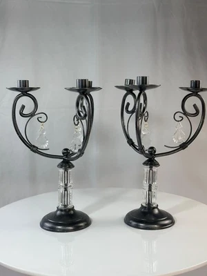 Coppia di candelabri in ferro battuto con pendenti decorativi | Arredo classico - Immagine 1 di 3