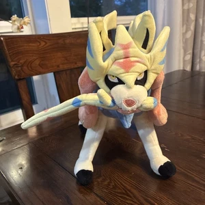 Pokemon Center: 2019 Grande Peluche Zacian Poke 13" x 18" venditore USA - Foto 1 di 10