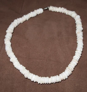 Genuine Hawaiian Puka Shell Necklace 9mm 18" Boho Surfer - Imagen 1 de 2