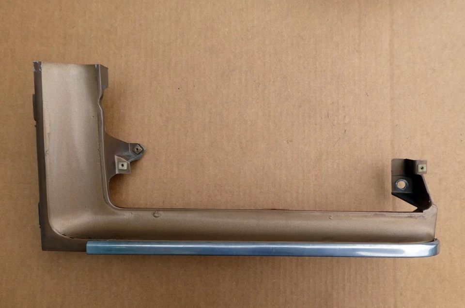 Buick Lesabre Electra Estate Wagon Park Avenue 1976 panel de llenado de luz principal izquierda  Foto 1 de 4