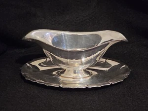 INTERNATIONAL SILVER CO. SILVERPLATE GRAVY BOAT W/ ATTACHED UNDERPLATE 4913 - Picture 1 of 18