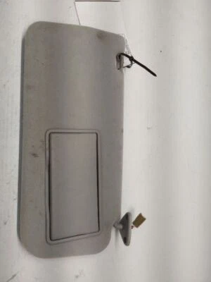 Passenger Right Sun Visor With Illumination Fits 00-04 MONTERO SPORT 638 - Image 1 of 4