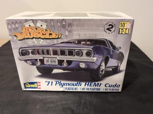 Model Kit 1971 Plymouth Hemi Cuda Revell Muscle 1:24 -NEW SEALED BOX - Picture 1 of 3