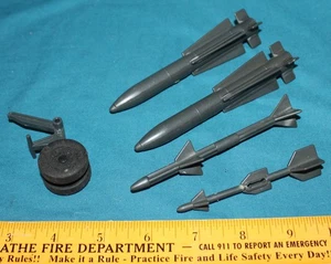 GI JOE 1983 Skystriker Missiles Bombs Landing Gear - parts pieces jet - Picture 1 of 3
