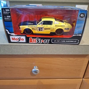 Ford Mustang GT 1967 Maisto All Stars amarillo neón con rayas negras 1:24 nuevo en caja - Imagen 1 de 5