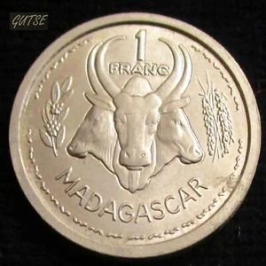 MADAGASCAR, 1 FRANCO 1958, CABEZAS DE CEBÚ, SIN CIRCULAR - Imagen 1 de 2