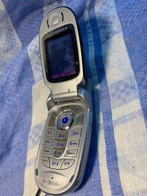 Motorola E550 - Black silver - T-Mobile - GSM Mobile Phone - Sticky - Image 1 of 4