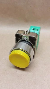 Gelber Druckknopf mit Kontaktblock AC15 #6468 - Bild 1 von 4