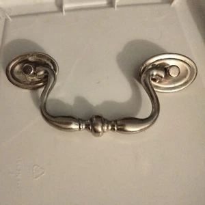 Chrom-Finish Bügel Drop Schublade Ziehgriff, 4" C2C. Gesamtlänge 5,5 Zoll GERETTET - Bild 1 von 6