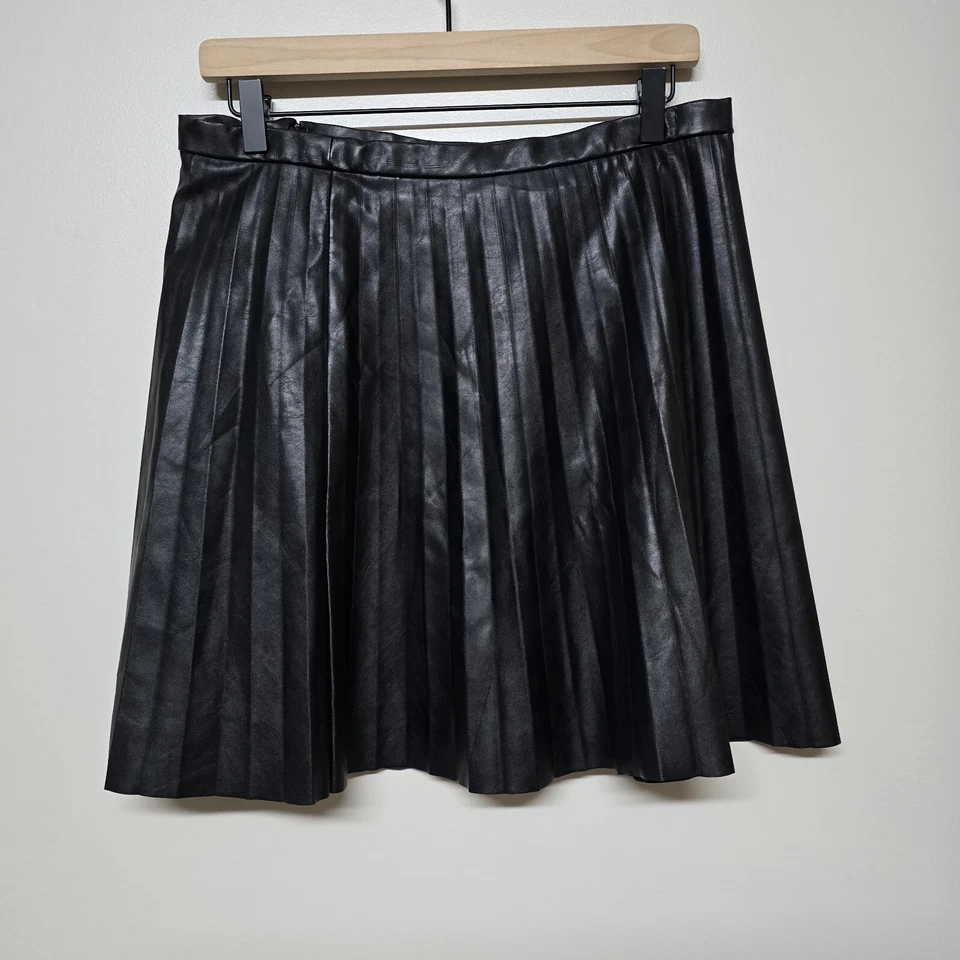 Minifalda plisada de cuero sintético negra talla 8 J.Crew para mujer de 18" Foto 1 de 4