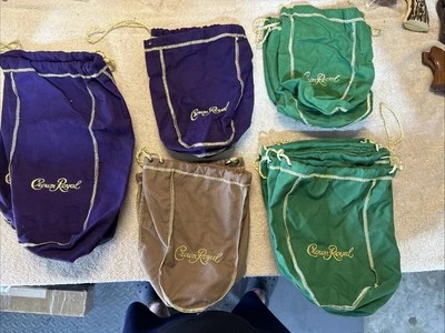CROWN ROYAL LOT OF 18 APPLE GREEN MINI SHOOTER BAGS PURPLE AND BEIGE VAR SIZES — 第 1/4 张图片