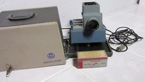 AIREQUIPT PROIETTORE DIAPOSITIVE AUTOMATICO MODELLO P con telecomando pressa pollice e vassoio e custodia - Foto 1 di 7