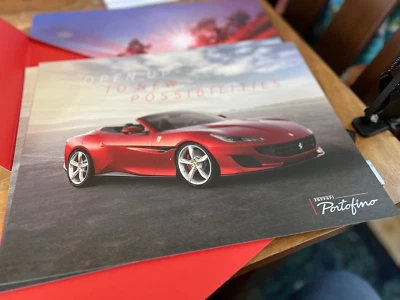 Juego de folletos Ferrari PORTOFINO convertible techo rígido ¡COMO NUEVO! ENVÍO GRATIS en USA Foto 1 de 4