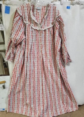 LANZ OF SALZBURG Red Hearts floral flannel nightgown 1X FABRIC CUTTER  * As Is * - Image 1 of 4
