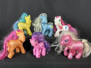 My Little Pony Lot 2002 White & Pink w/ Charms MLP  - Bild 1 von 5