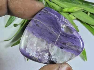 86Cts. Piedra preciosa suelta cabujón natural en forma de pera Charoite 27X40X07 mm o020 - Imagen 1 de 9